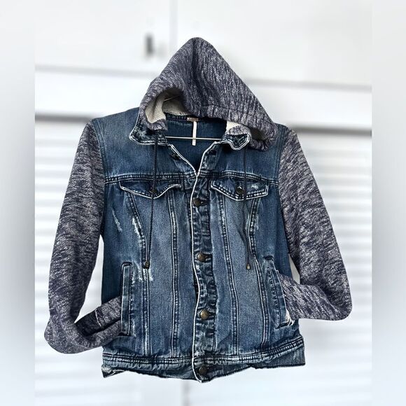 Free People Distressed Knit Hooded Denim Jacket Size M - Picture 2 of 15